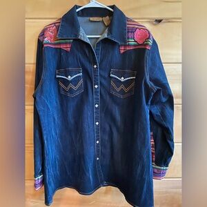 Ladies Wrangler Embroidered snap button Denim shirt size XL